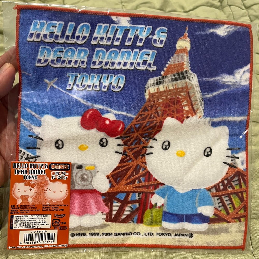HELLO KITTY Tokyo Japan Eiffel Tower Face Towel SANRIO 2004 Dear Daniel Tourist